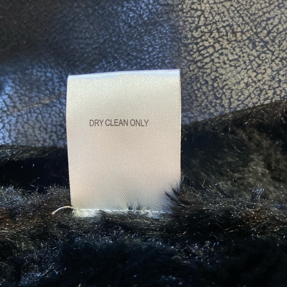 Women's Black Faux Fur Collar Vest - Picture 9 of 9